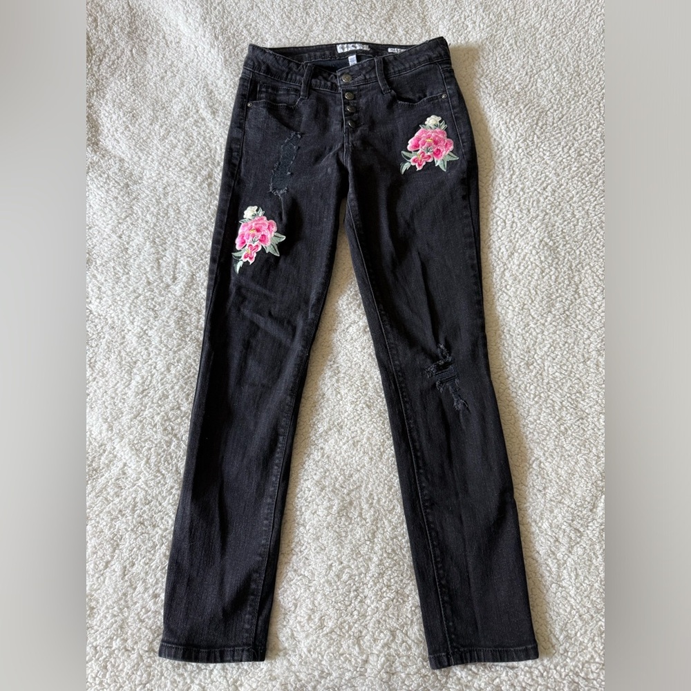 Black Daisy Jamie Relaxed Skinny Embroidered Jeans, Junior Size 3/26